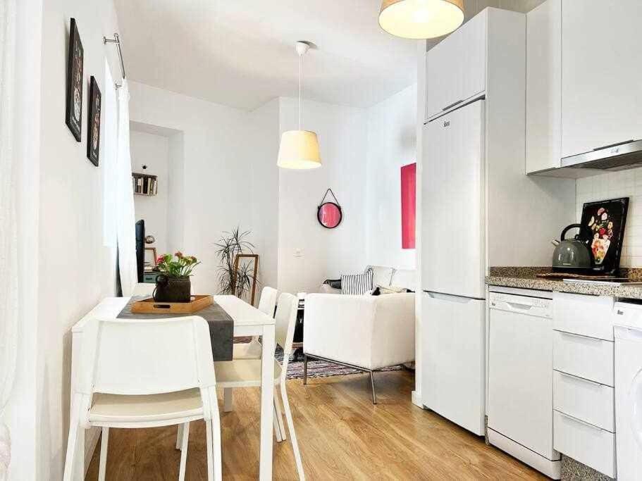 Aym Places Buen Viaje Parking Incluido Apartment Севиля Екстериор снимка