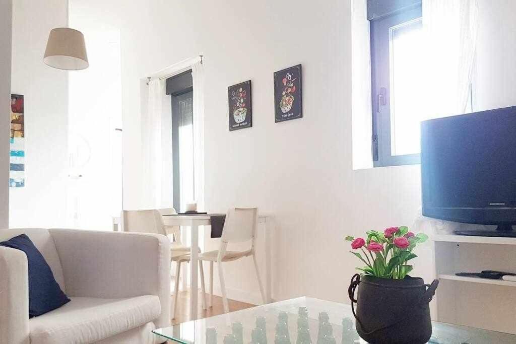 Aym Places Buen Viaje Parking Incluido Apartment Севиля Екстериор снимка